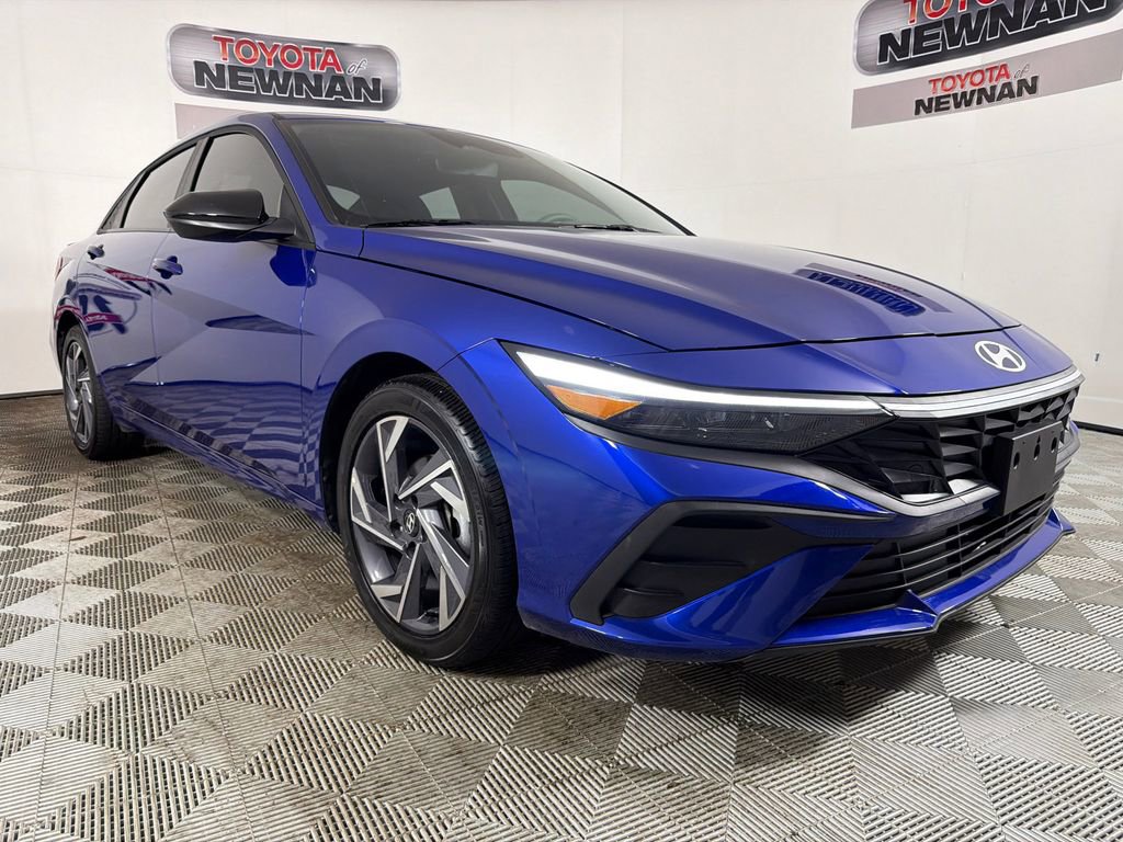 Used 2025 Hyundai Elantra Sport image 1