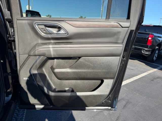 Used 2023 Chevrolet Suburban Z71 w/ Luxury Package AWD/4WD image 12