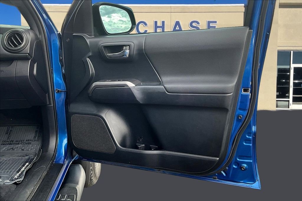 Used 2018 Toyota Tacoma TRD Sport w/ Technology Package image 30