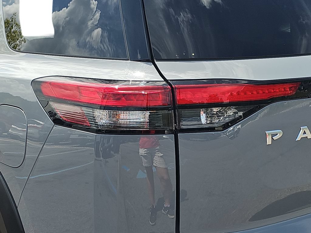 Used 2024 Nissan Pathfinder Platinum FWD image 35