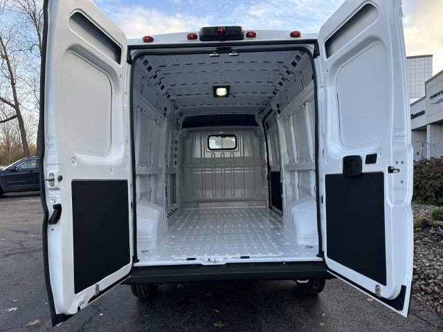 New 2026 RAM ProMaster 2500 w/ Quick Order Package 22G SLT image 10