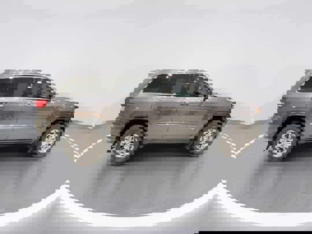 Used 2020 Jeep Grand Cherokee Laredo image 9