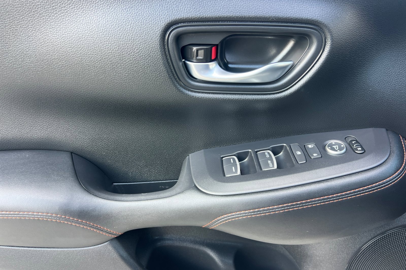 Used 2025 Honda HR-V Sport image 11