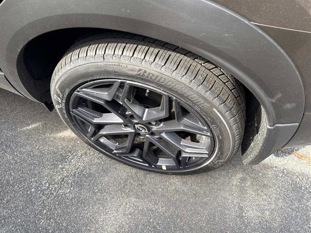 New 2026 Nissan Kicks SR image 5