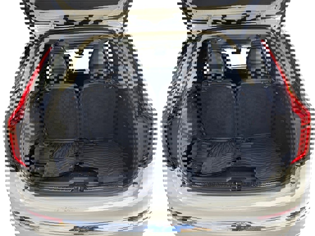 New 2025 Volvo XC90 B6 Ultra w/ Protection Package image 5