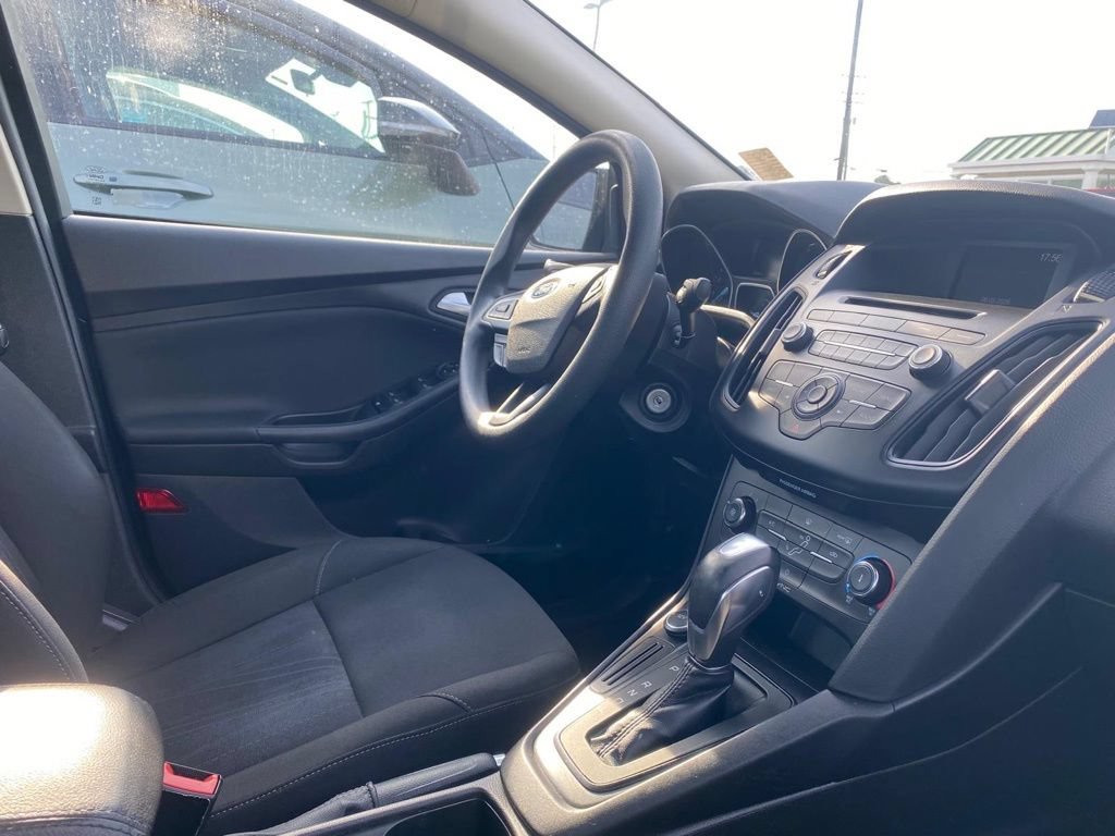 Used 2015 Ford Focus SE FWD image 23