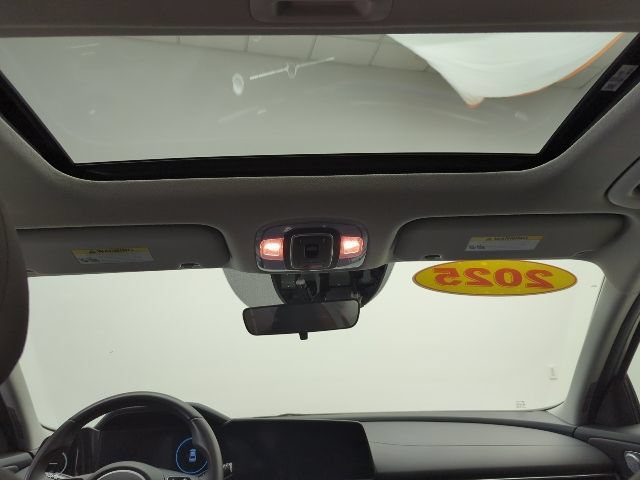 Used 2025 Hyundai Elantra SEL FWD image 25