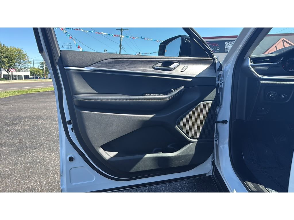 Used 2023 Jeep Grand Cherokee Limited image 9