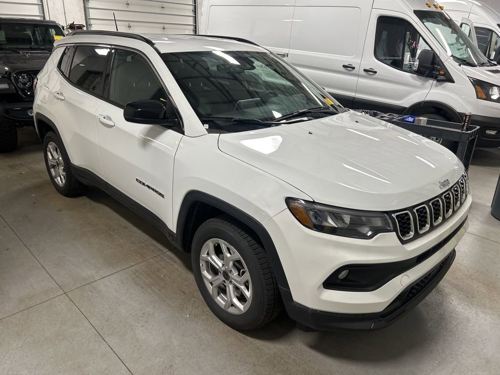 Used 2025 Jeep Compass Latitude image 5