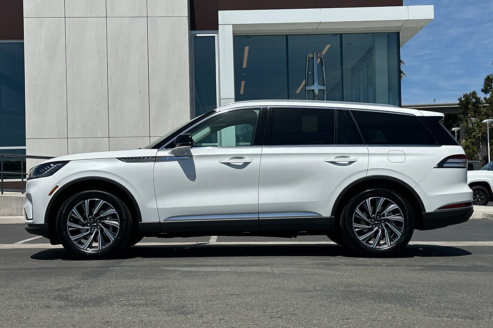 New 2026 Lincoln Aviator 2WD image 6