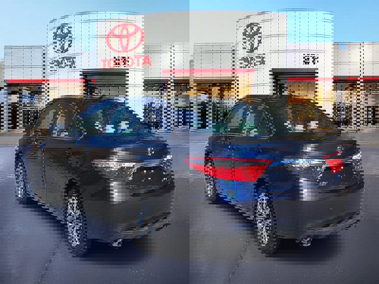 Used 2015 Toyota Camry XLE w/ Advanced Technology Package image 7