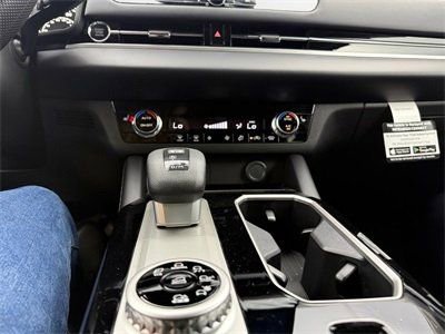 New 2026 Mitsubishi Outlander SE image 22