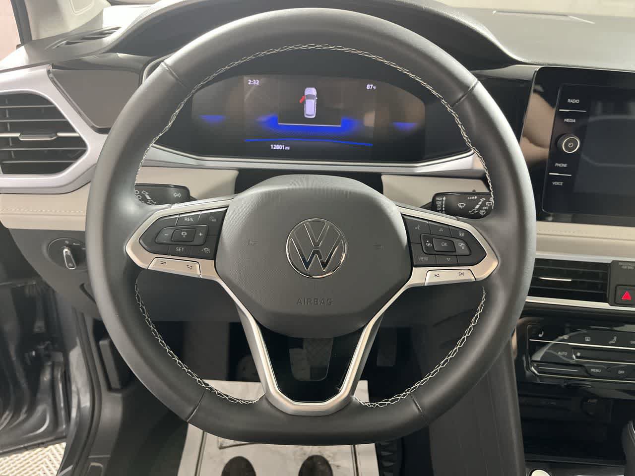 Used 2025 Volkswagen Taos SE FWD image 16