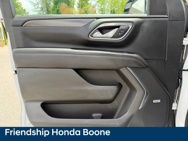 Used 2022 GMC Yukon XL AT4 w/ Technology Package AWD/4WD image 13