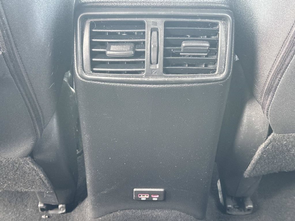 Certified 2019 Nissan Rogue SV FWD image 18
