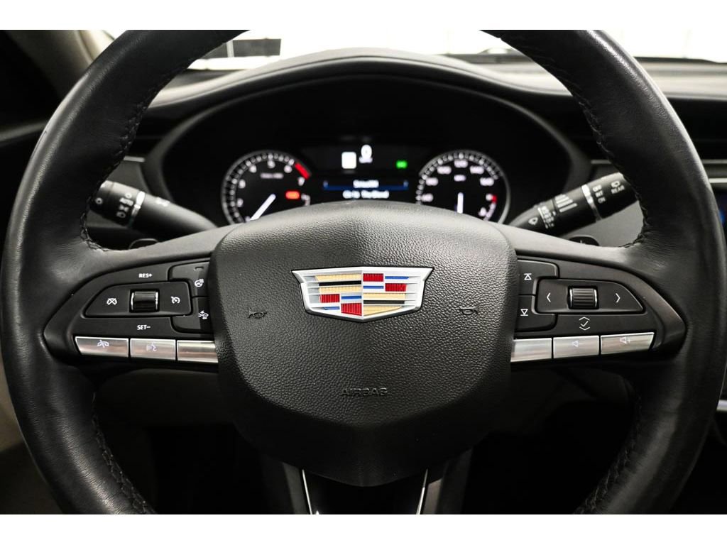 Used 2023 Cadillac XT4 Luxury w/ Cold Weather Package FWD image 35