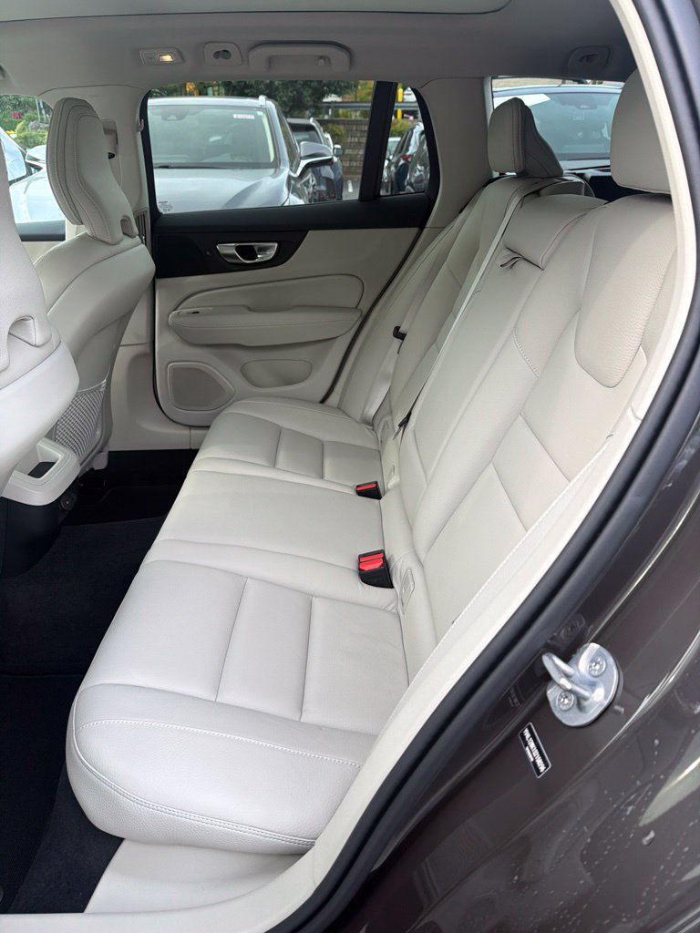 Certified 2025 Volvo V60 B5 Cross Country Plus AWD/4WD image 9