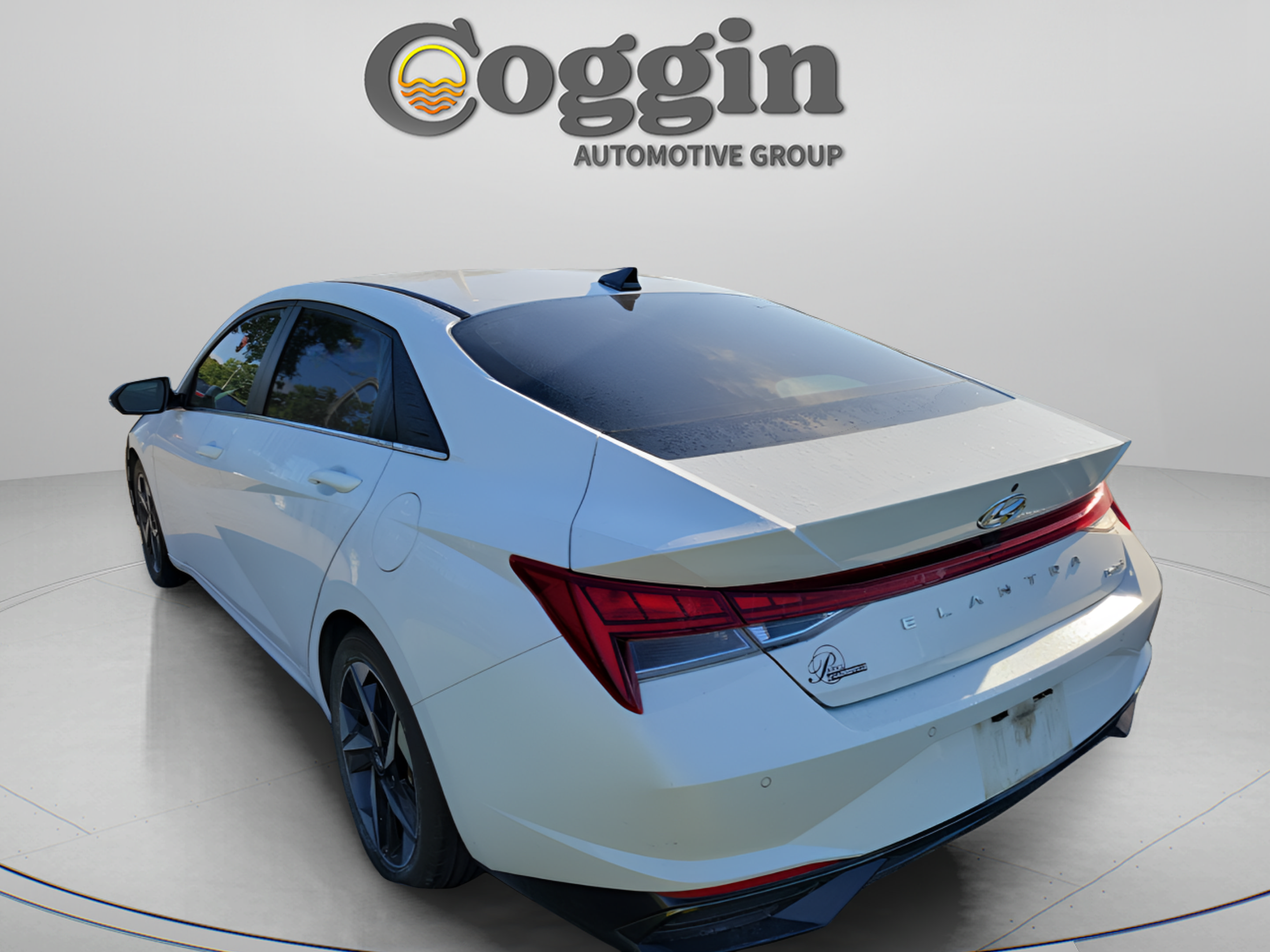 Used 2022 Hyundai Elantra Limited FWD image 4