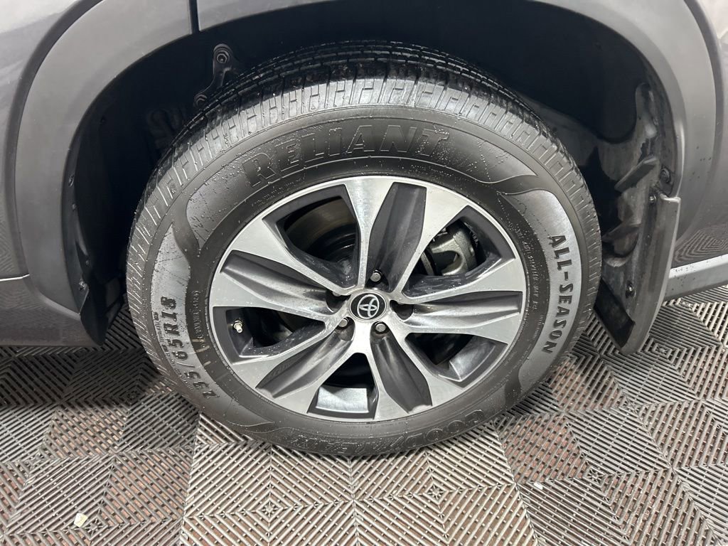 Used 2022 Toyota Highlander XLE image 32