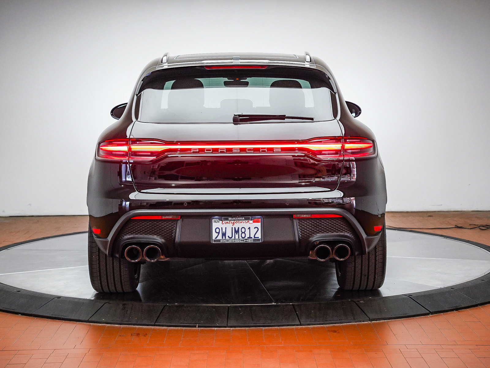 Certified 2026 Porsche Macan AWD/4WD image 9