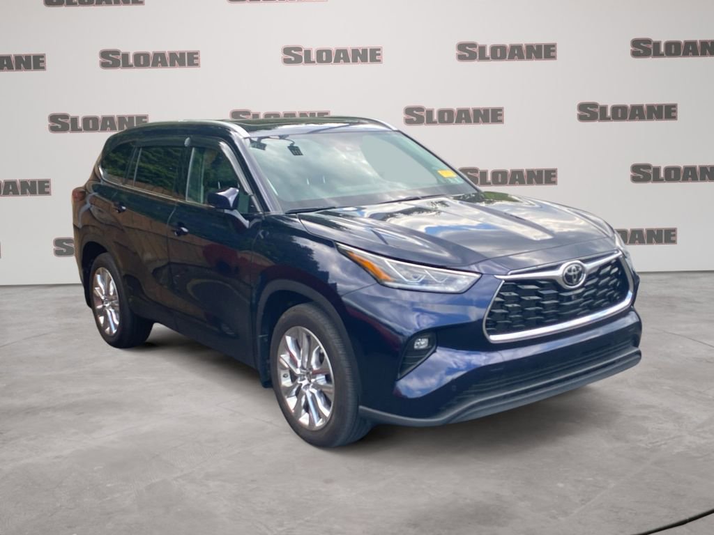 Used 2025 Toyota Highlander Limited AWD/4WD image 2