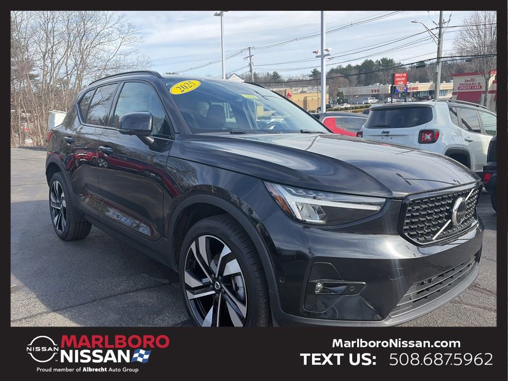 Used 2025 Volvo XC40 B5 Plus video 1