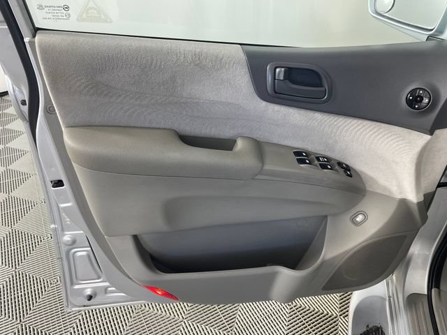 Used 2008 Kia Sedona LX FWD image 15