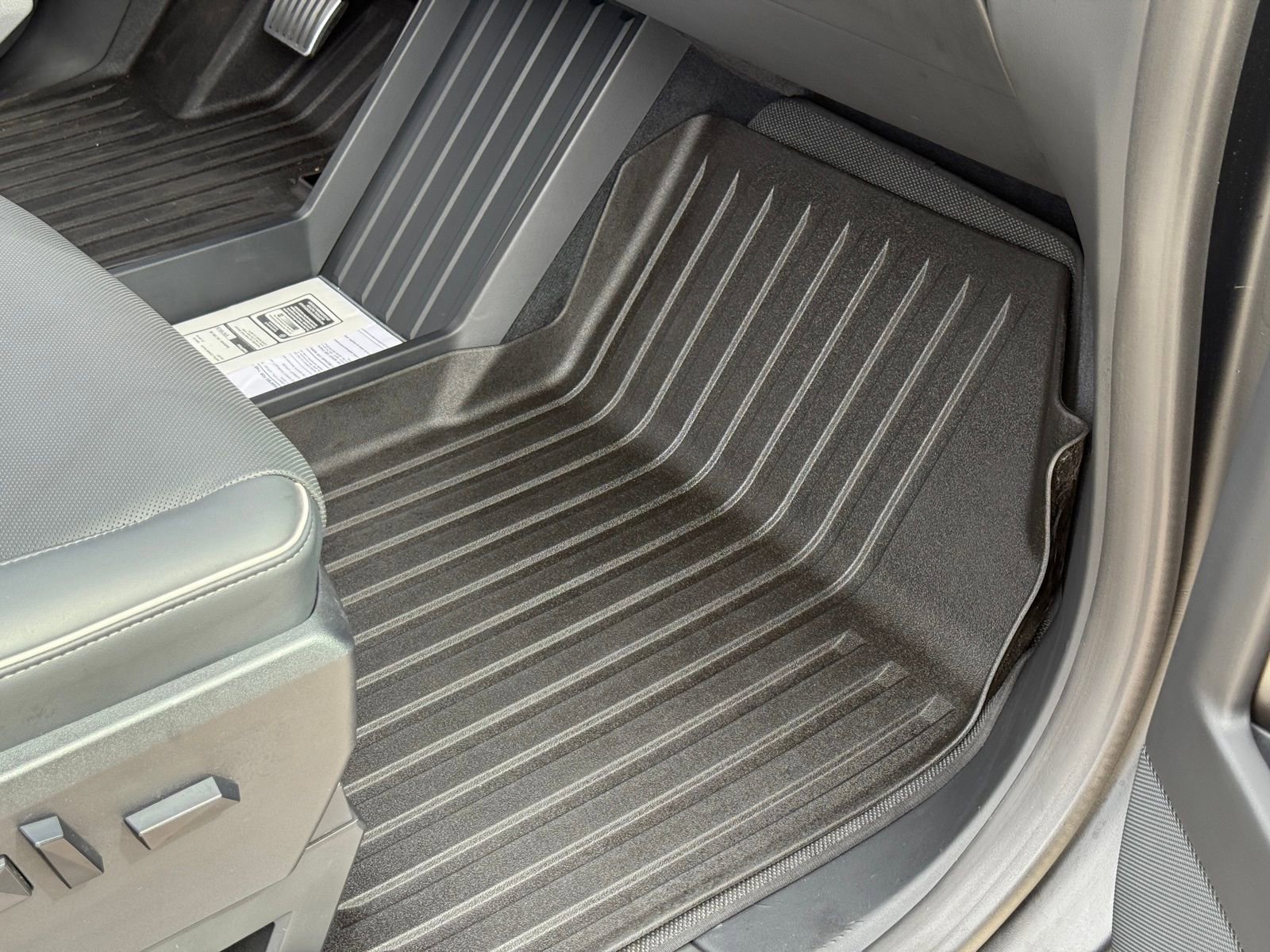 Used 2024 Tesla Cybertruck AWD Crew Cab image 21