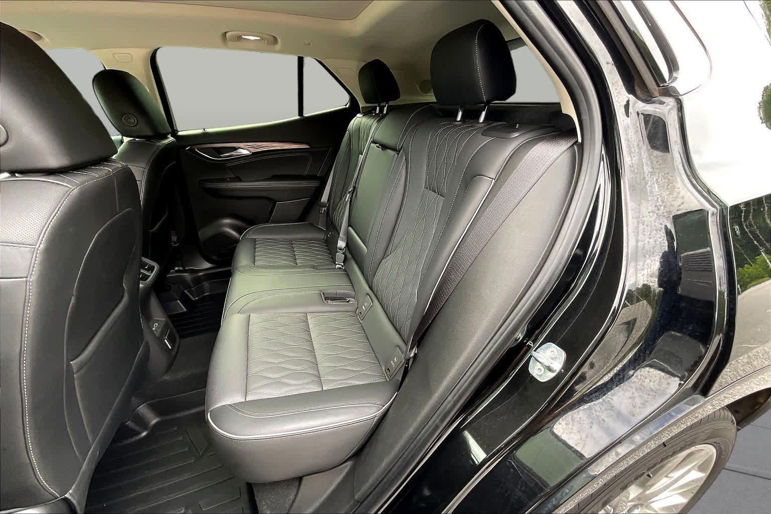 Used 2022 Buick Envision Avenir w/ Technology Package II FWD image 39