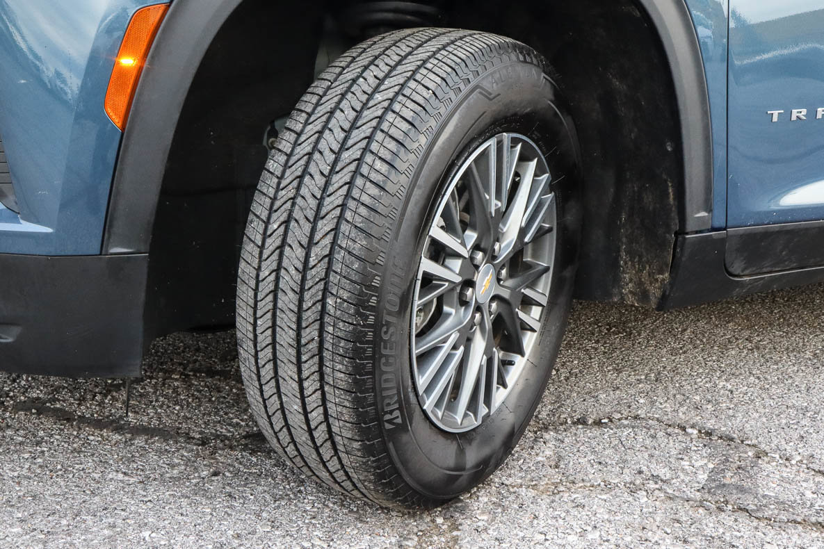 Used 2025 Chevrolet Traverse LT FWD image 17
