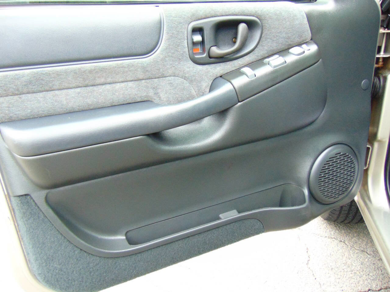 Used 2002 Chevrolet Blazer LS w/ Preferred Equipment Group image 44