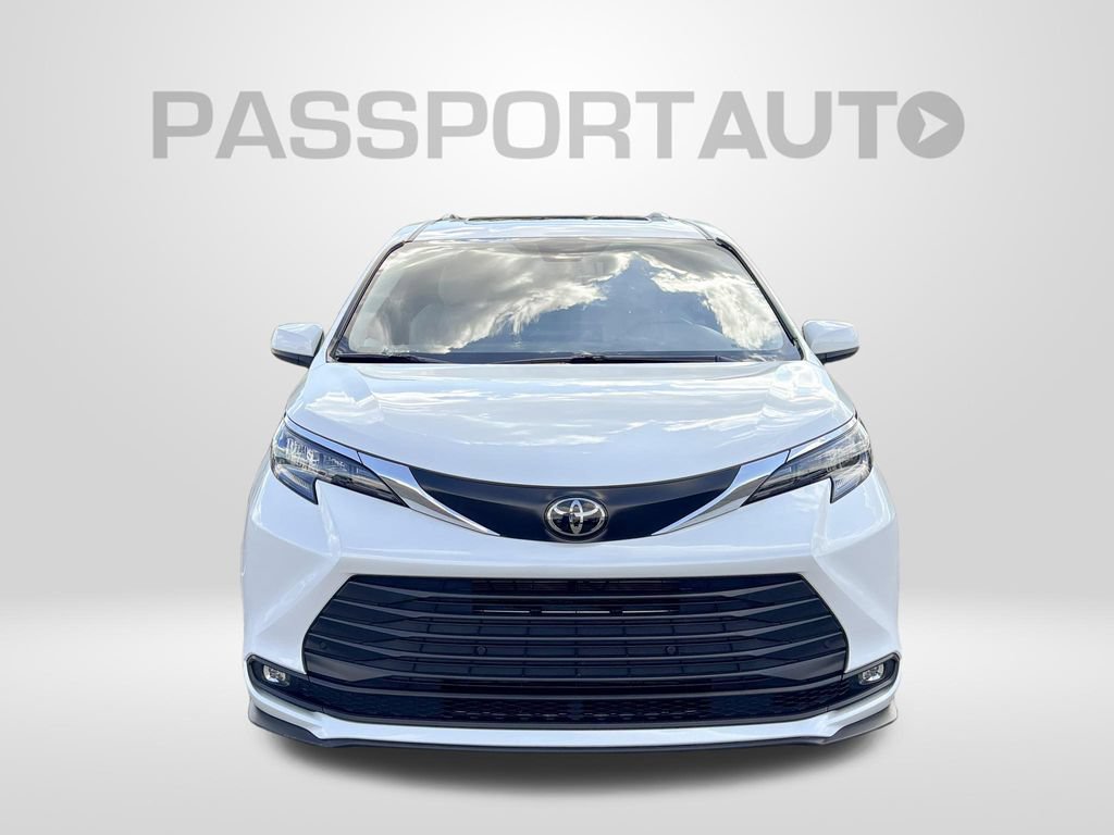 Used 2026 Toyota Sienna XLE FWD image 12