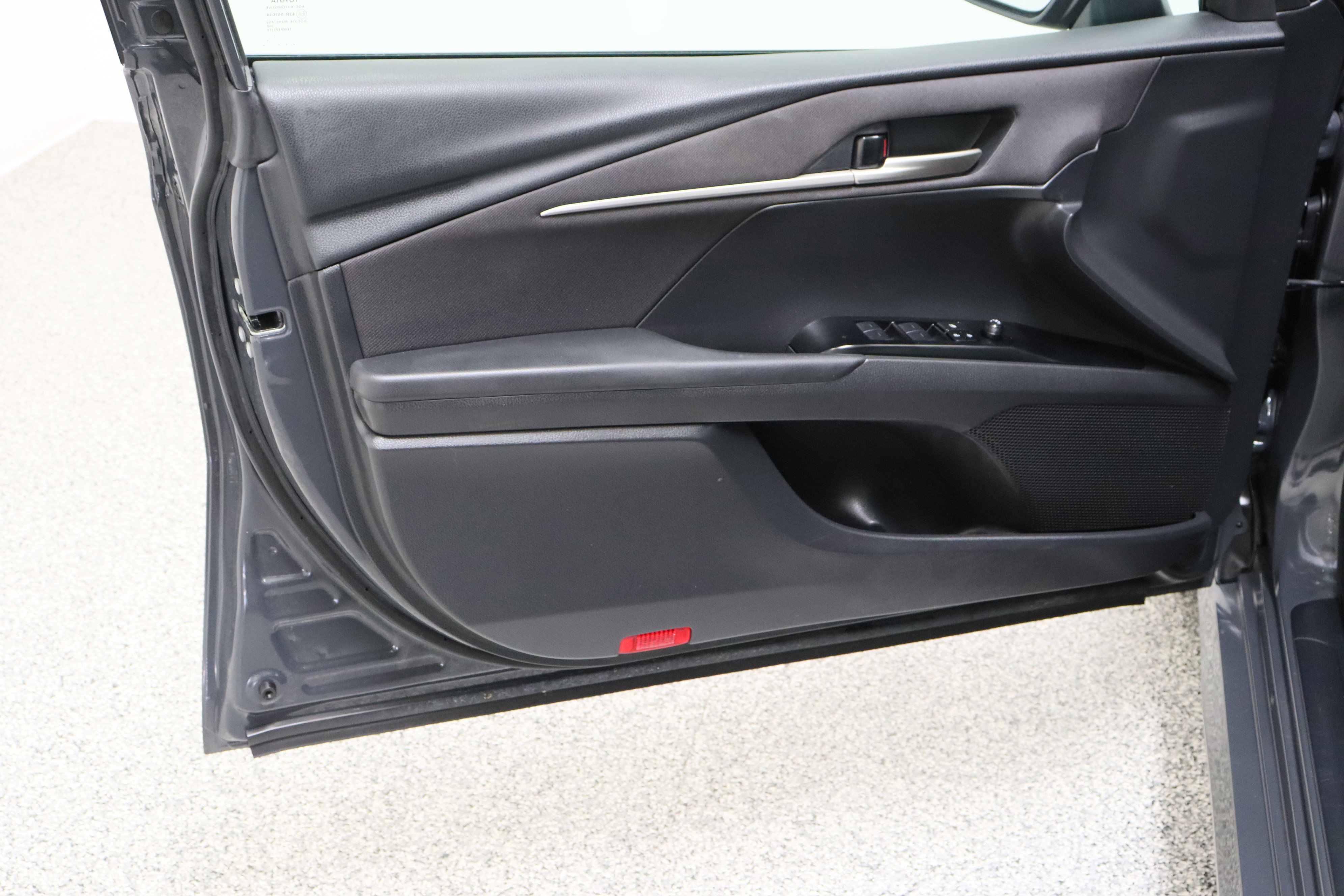 Used 2025 Toyota Camry LE FWD image 12
