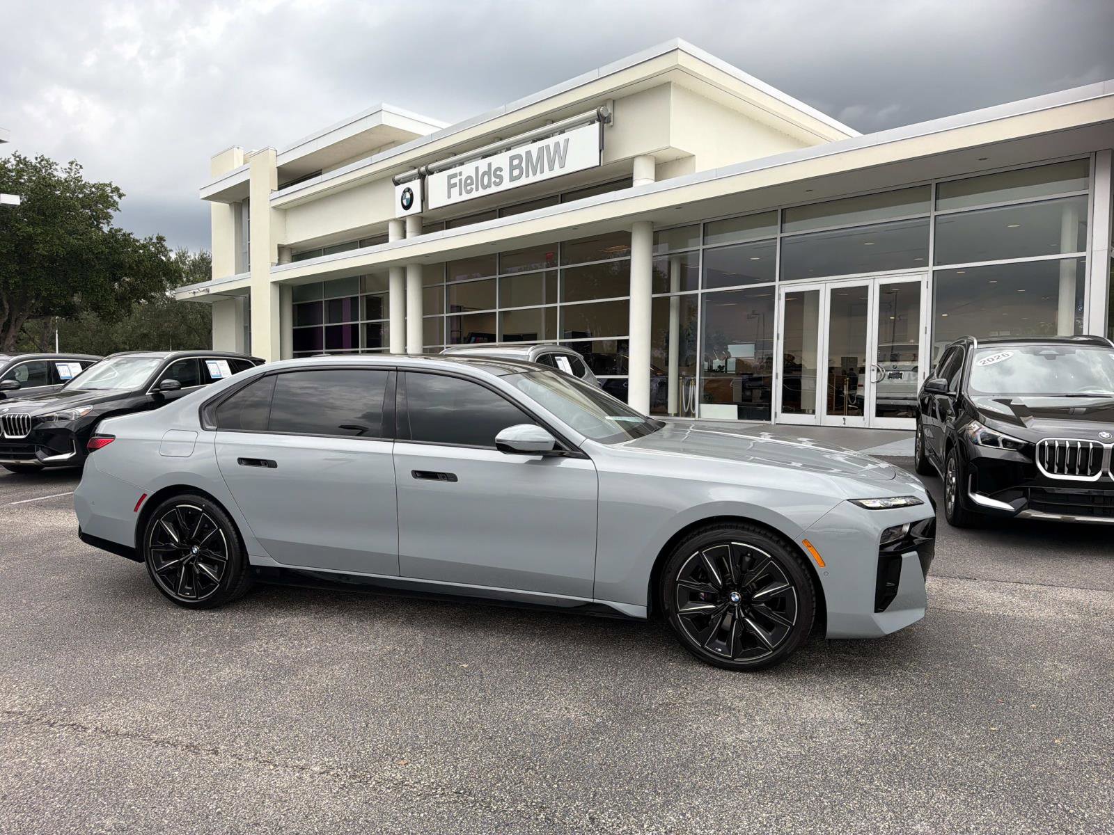 Certified 2025 BMW 760i xDrive w/ Executive Package AWD/4WD video 1