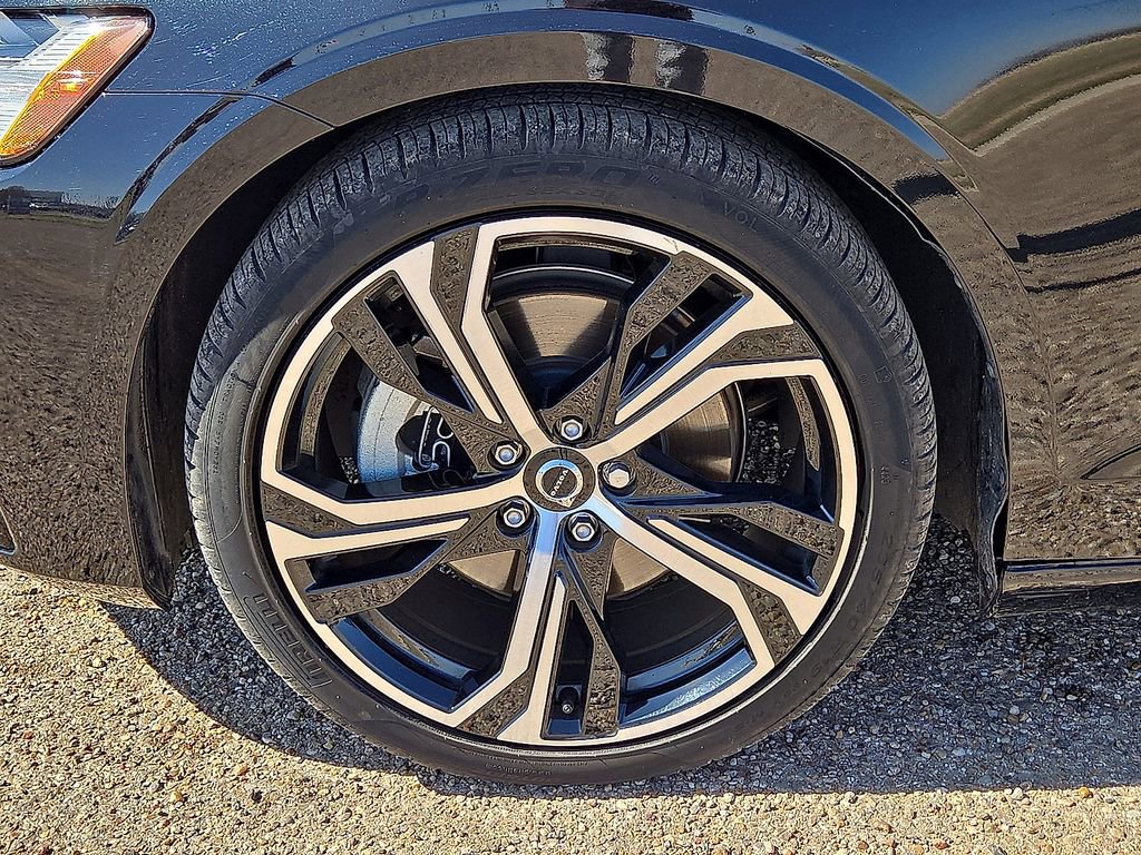 Used 2024 Volvo S60 B5 Core w/ Climate Package image 11