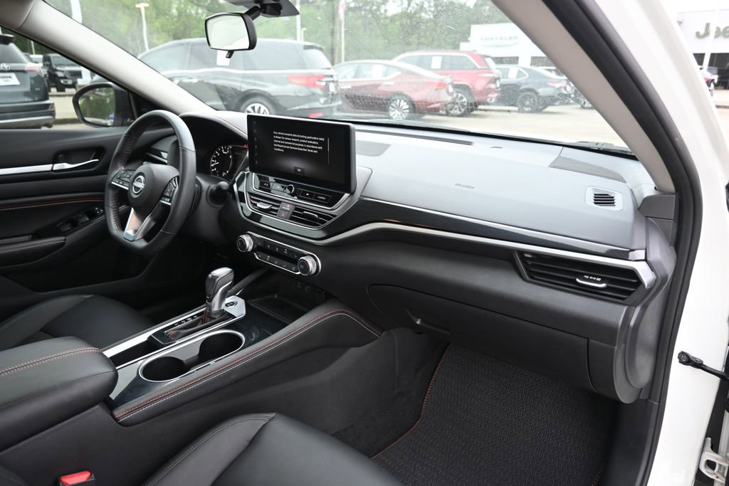 Used 2023 Nissan Altima 2.5 SR w/ SR Premium Package image 23