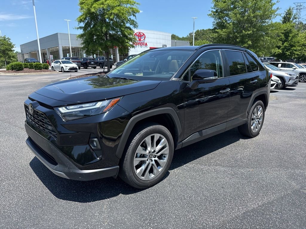 Used 2022 Toyota RAV4 Limited FWD image 2