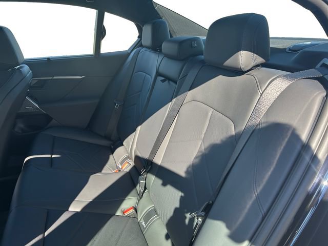 New 2026 BMW 550e xDrive w/ Executive Package image 21