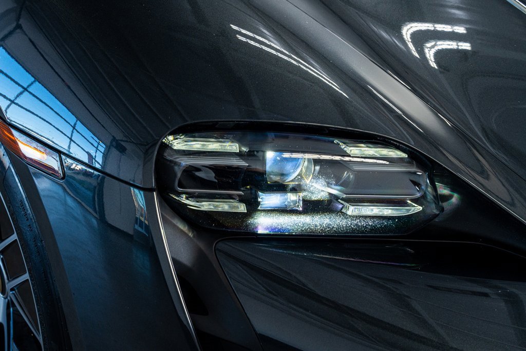 Used 2021 Porsche Taycan image 18