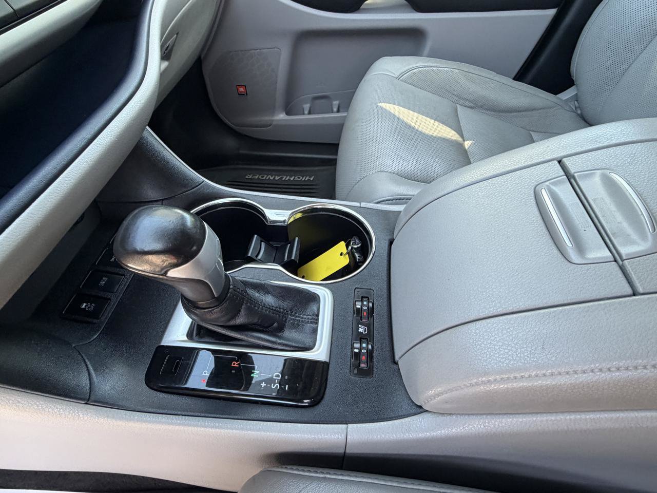 Used 2014 Toyota Highlander Limited AWD/4WD image 18