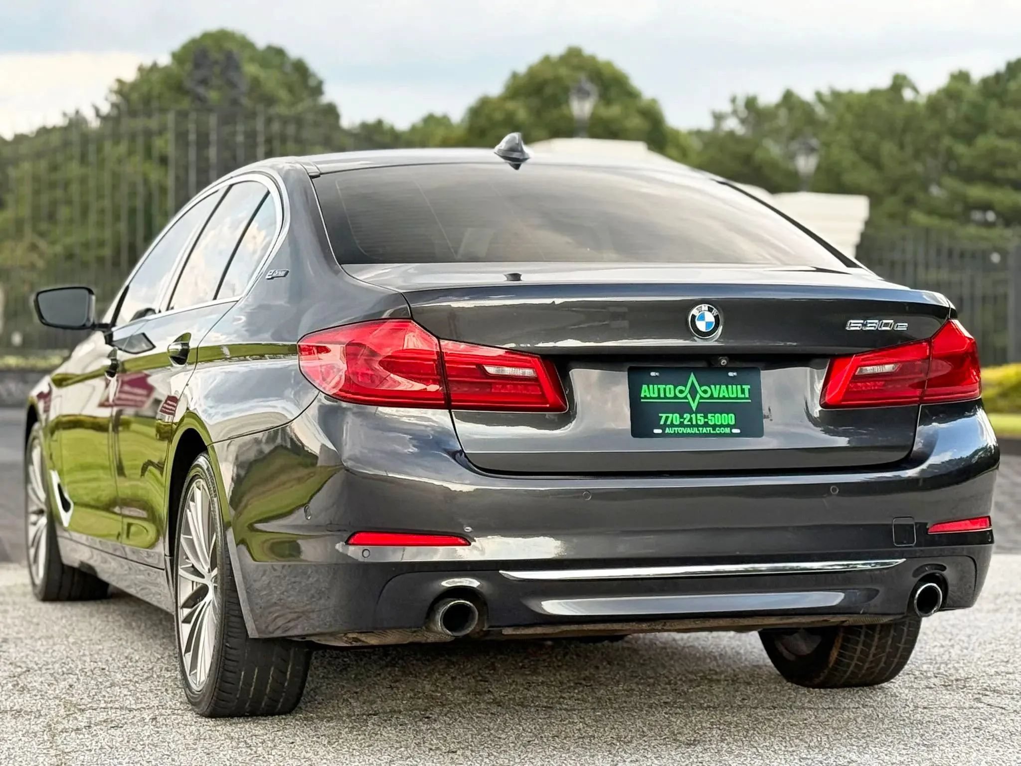 Used 2018 BMW 530e xDrive AWD/4WD image 11