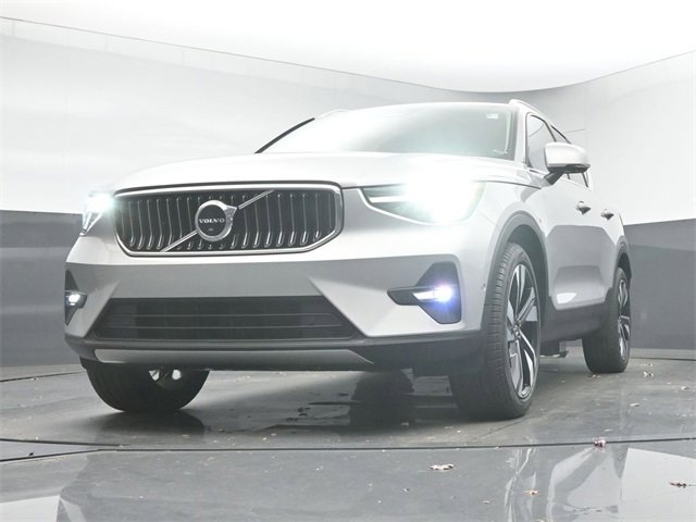 Used 2023 Volvo XC40 B5 Plus w/ Driver Assist Package image 38