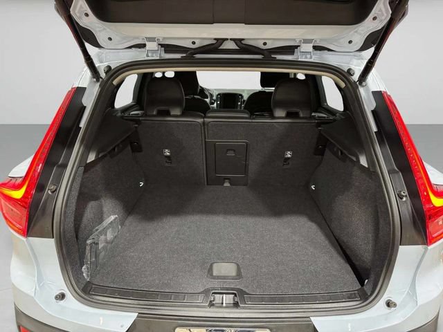 Used 2025 Volvo XC40 B5 Core AWD/4WD image 33