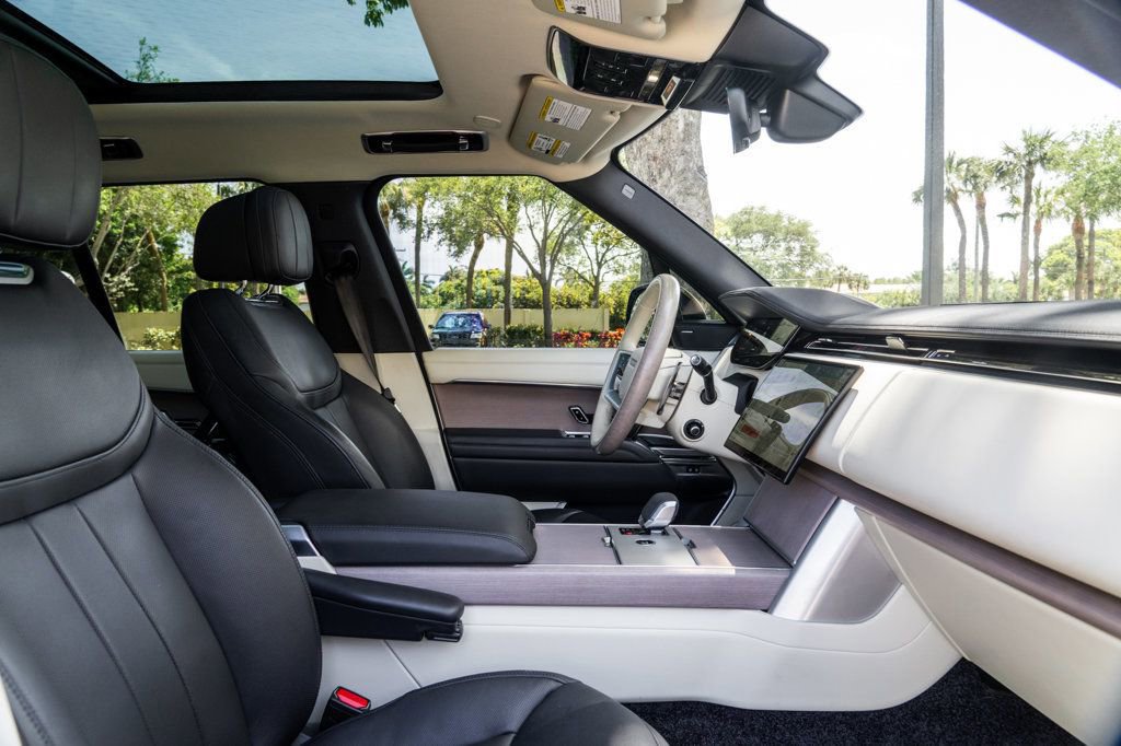 Used 2024 Land Rover Range Rover SE AWD/4WD image 25