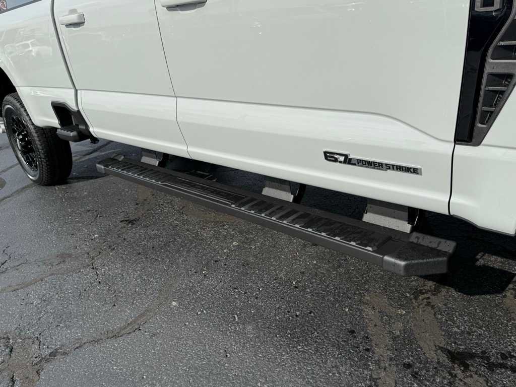 New 2026 Ford F250 Lariat w/ Black Appearance Package image 31