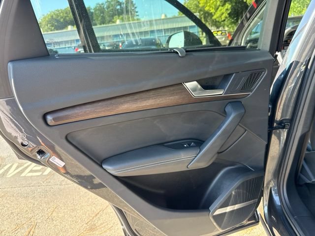 Used 2023 Audi Q5 Prestige w/ Prestige Package AWD/4WD image 14