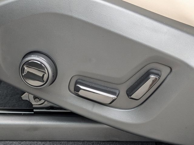 New 2025 Volvo XC90 B5 Plus w/ Protection Package Premier image 24