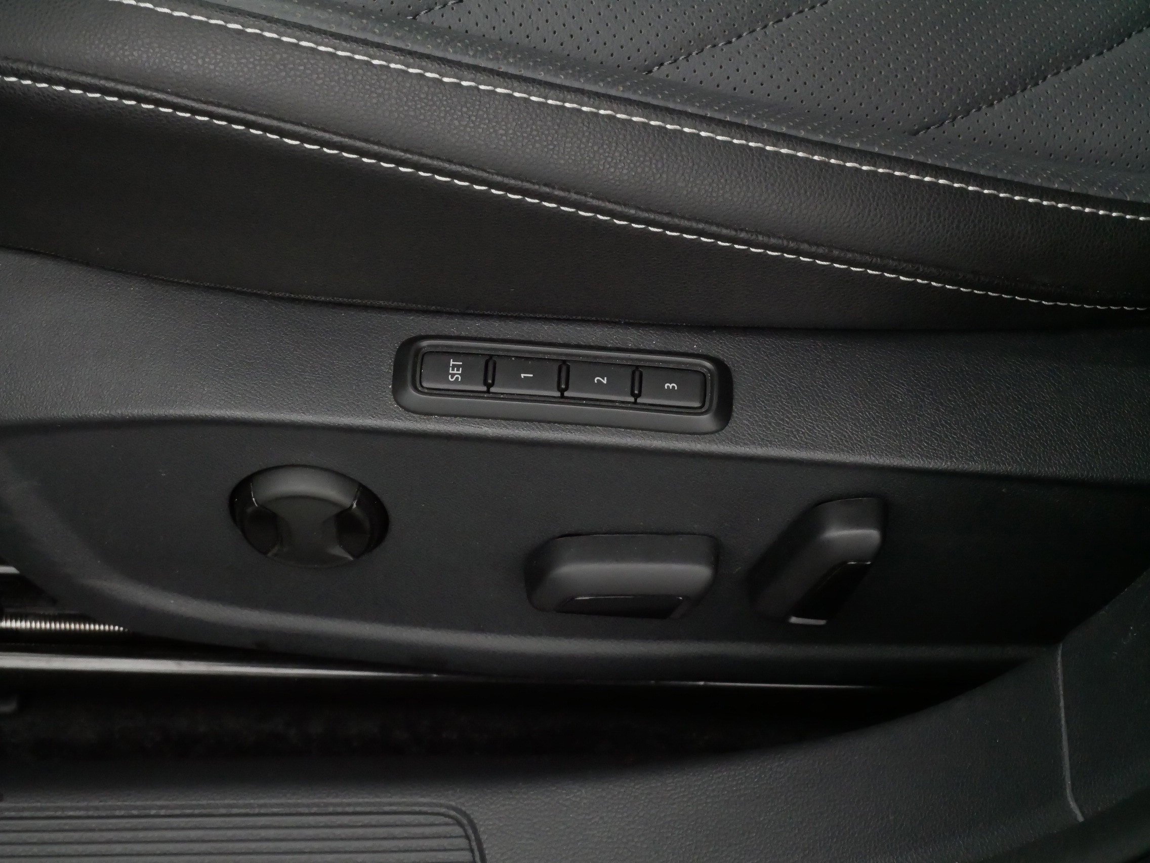 Certified 2025 Volkswagen Jetta SEL image 20