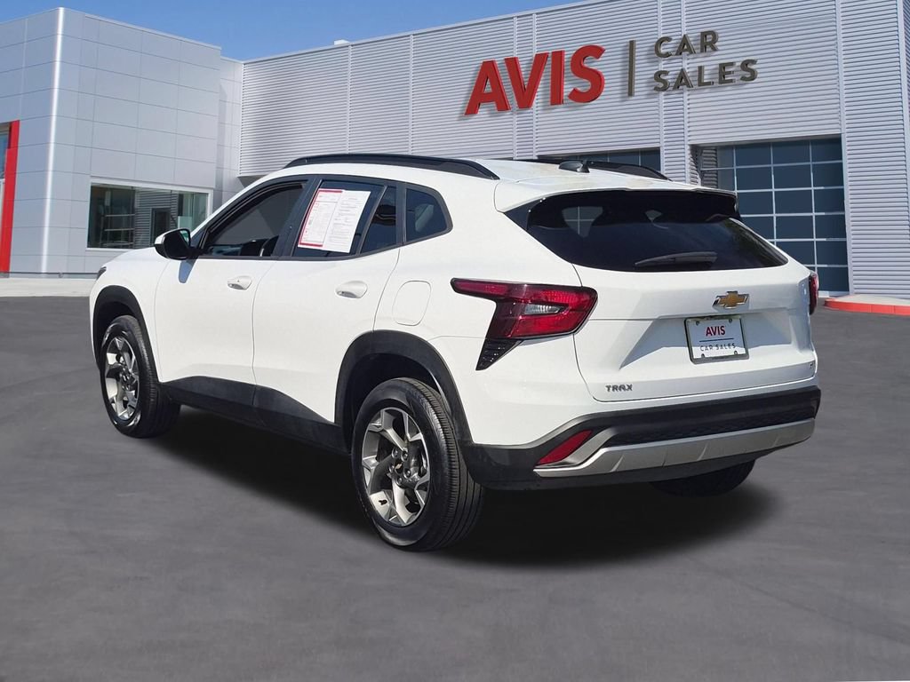 Used 2025 Chevrolet Trax LT w/ LT Convenience Package FWD image 9