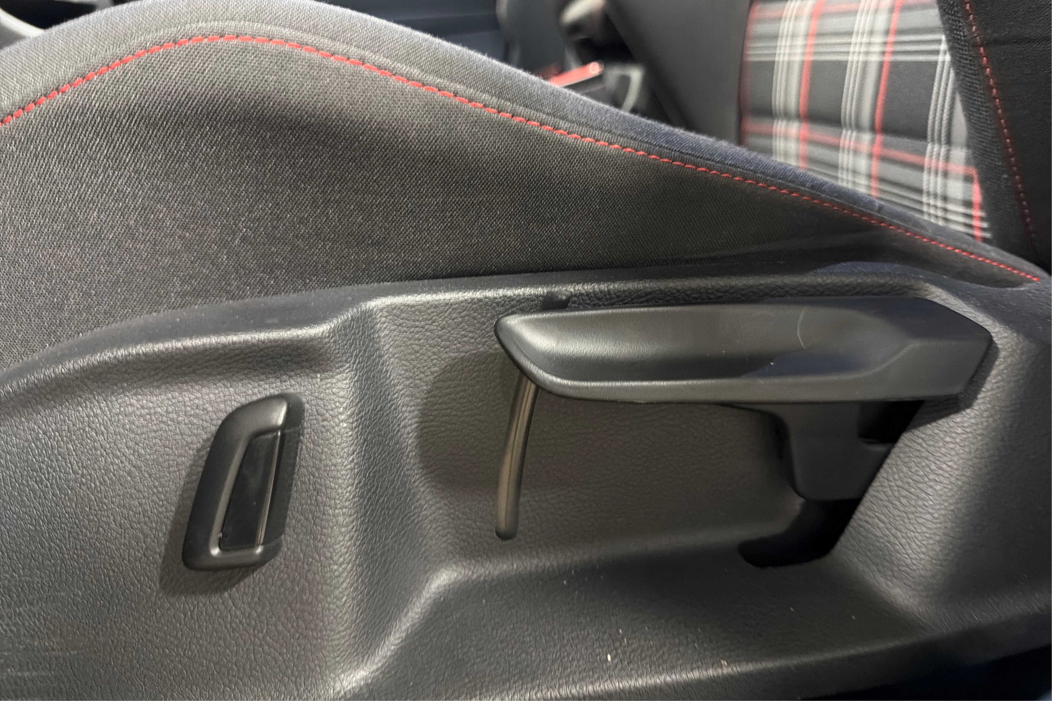 Used 2018 Volkswagen GTI S FWD image 19